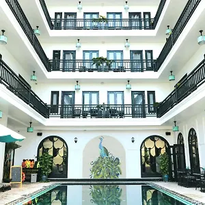 **** Hotel Delicacy & Vietnam